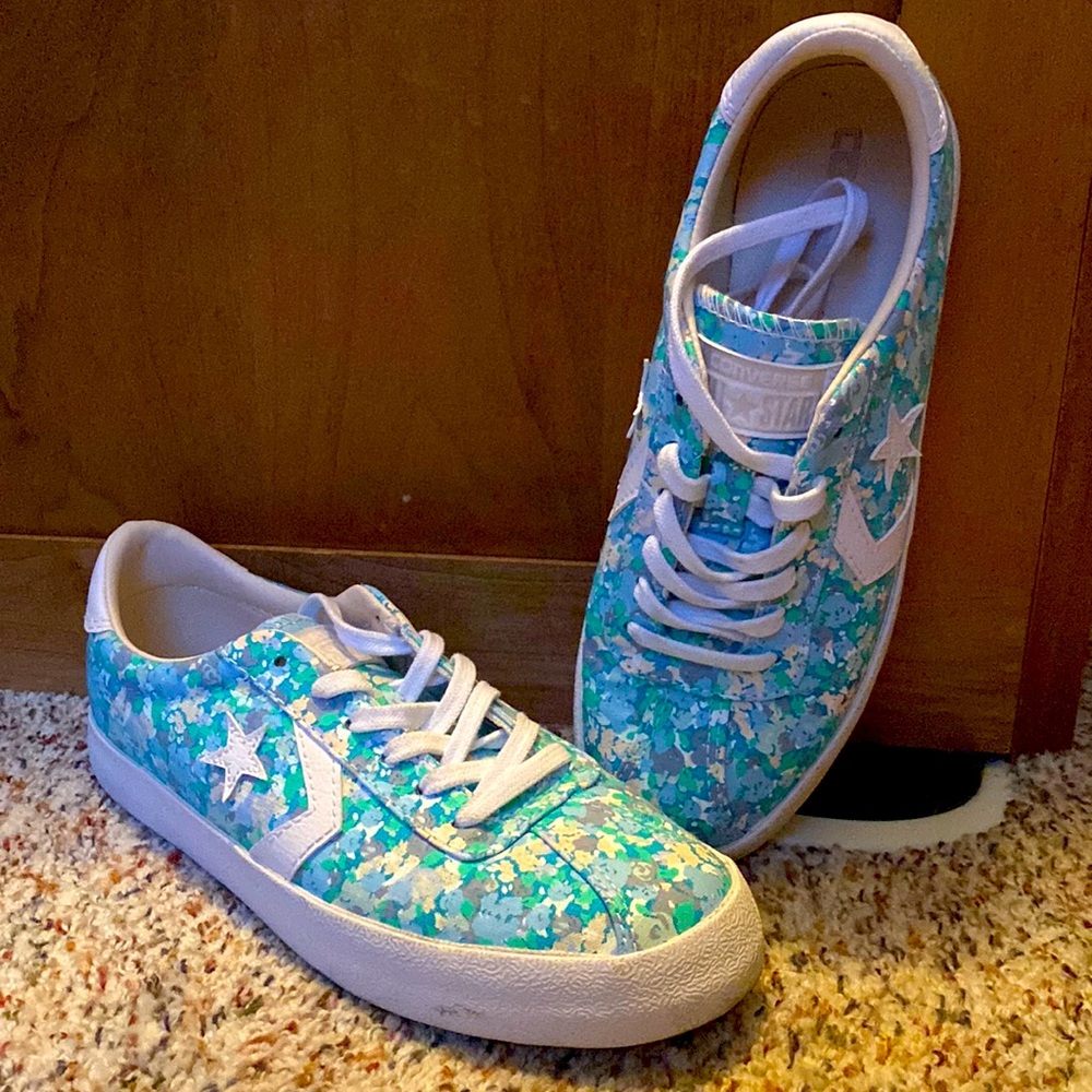 Converse Leather low tops